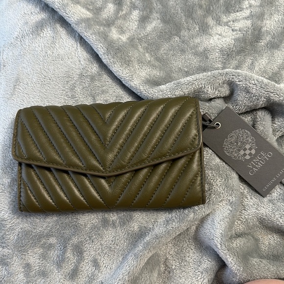 Brand new Vince Camuto Olive Wallet that can be converted to Crossbody bag - Picture 4 of 8